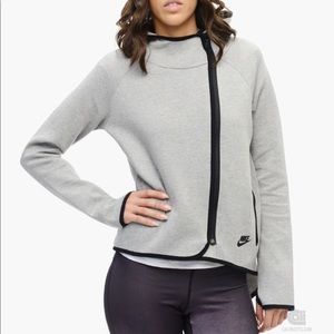 Gray Nike Tech Fleece Cape